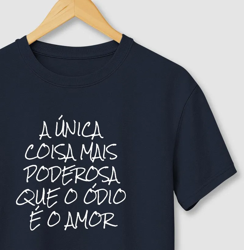 A única coisa mais poderosa que o ódio é o amor